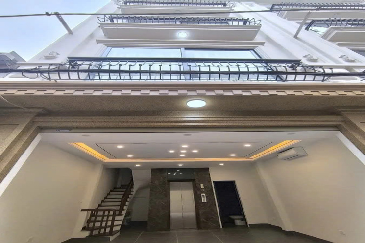 NHÀ MỚI ĐẸP Ở LUÔN Ô TÔ VÀO NHÀ Phố Trạm 42m2 X 6 tầng, mặt tiền 4.7m,10.6 tỷ Long Biên