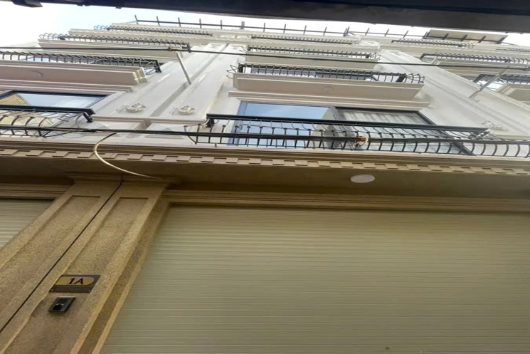 NHÀ MỚI ĐẸP Ở LUÔN Ô TÔ VÀO NHÀ Phố Trạm 42m2 X 6 tầng, mặt tiền 4.7m,10.6 tỷ Long Biên