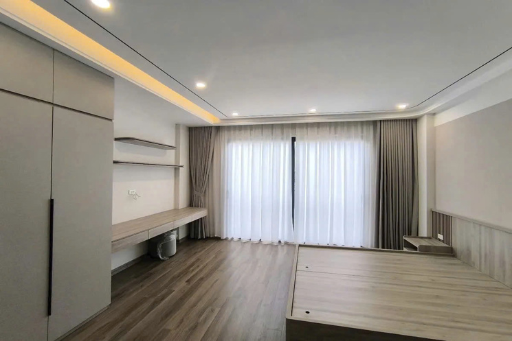 NHÀ MỚI ĐẸP Ở LUÔN Ô TÔ VÀO NHÀ Phố Trạm 42m2 X 6 tầng, mặt tiền 4.7m,10.6 tỷ Long Biên