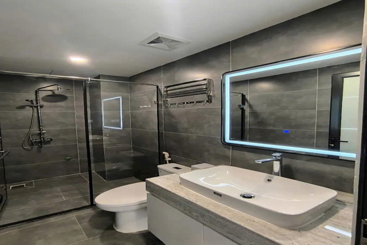 NHÀ MỚI ĐẸP Ở LUÔN Ô TÔ VÀO NHÀ Phố Trạm 42m2 X 6 tầng, mặt tiền 4.7m,10.6 tỷ Long Biên