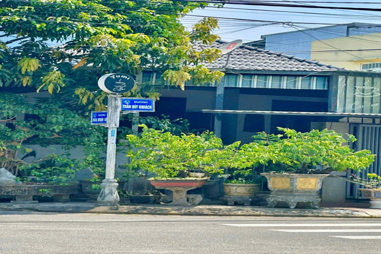 Bán đất tặng nhà mái Thái đang kinh doanh Cafe, đường Trần Quý Khoách và Hoà Minh 18. Dt: 172.8m2