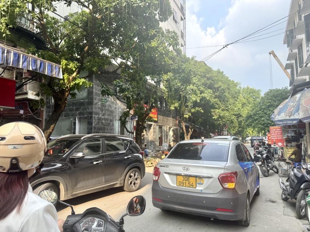 Bán nhà Tây Sơn, Đống Đa - Ngõ to, Kinh doanh Sầm Uất, Vỉa hè 3m