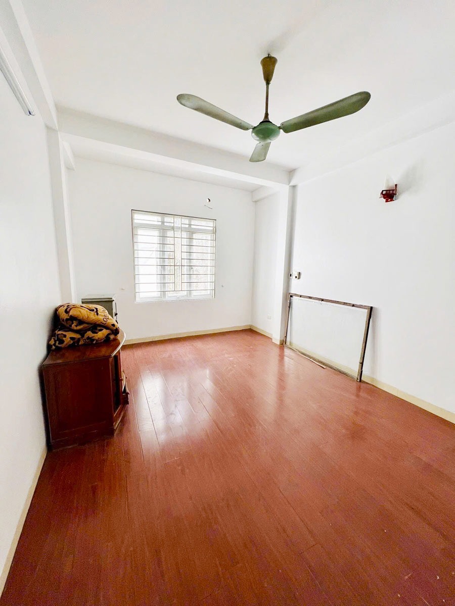 Nhà Phố Hoàng Hoa Thám - 37m2, 5 Tầng, Giá 6.5 Tỷ - Vị Trí Đắc Địa, Tiện Ích Vượt Trội