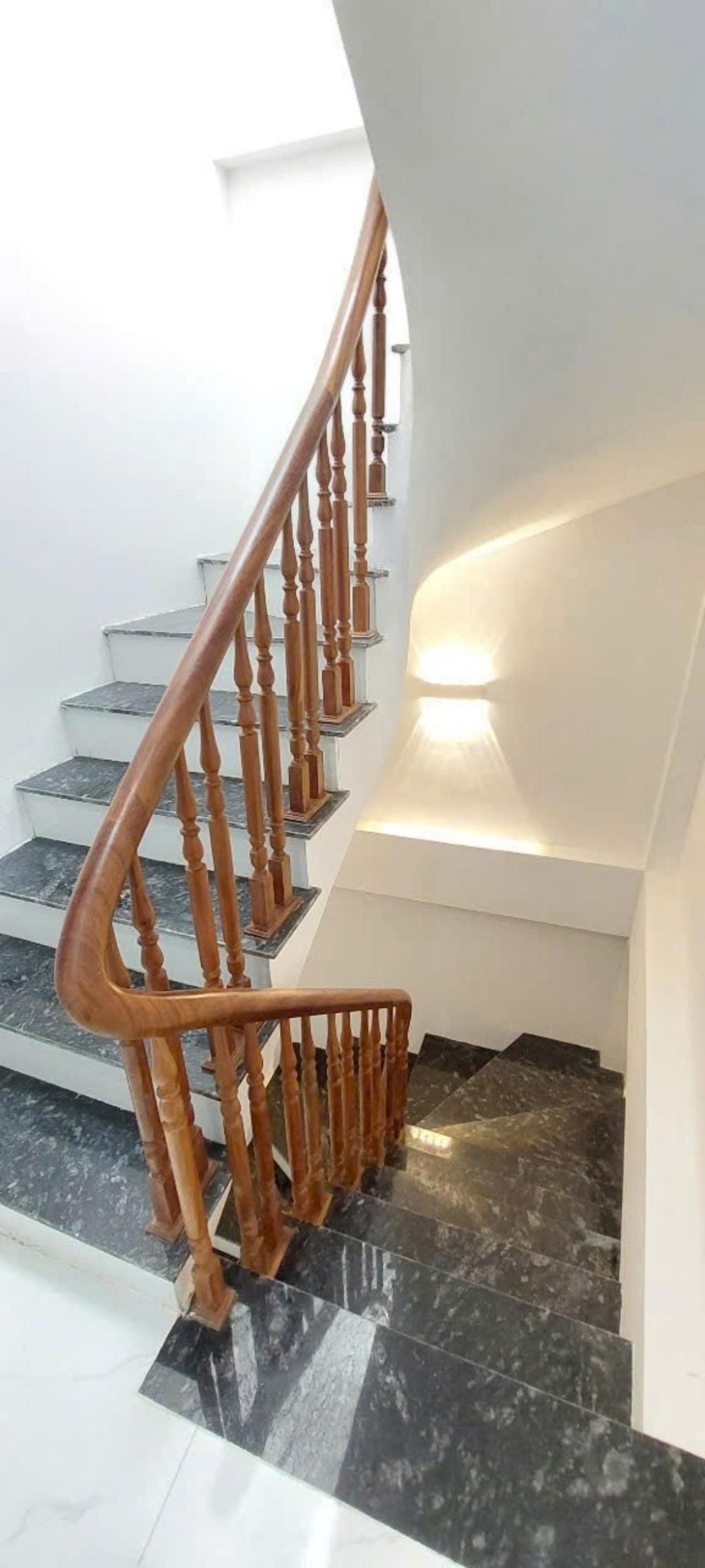 Bán nhà Quang Tiến 35m2, 5 Tầng, Ô Tô Đỗ Gần, Giá Hơn 5 Tỷ