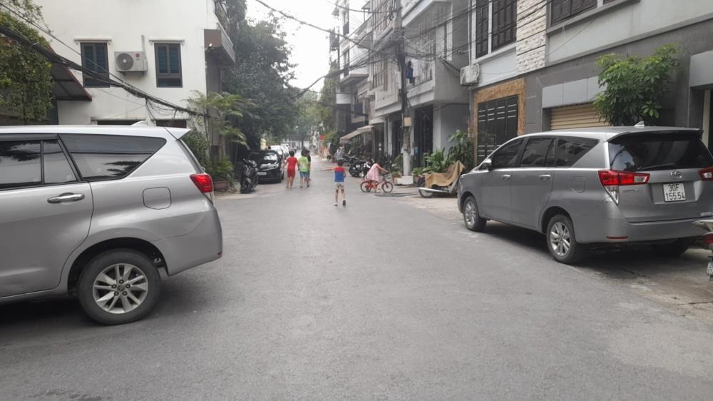 Bán Nhà Phố Lô Góc Đội Cấn 93m2 - 4 Tầng, 2 Mặt Tiền, Giá 27 Tỷ