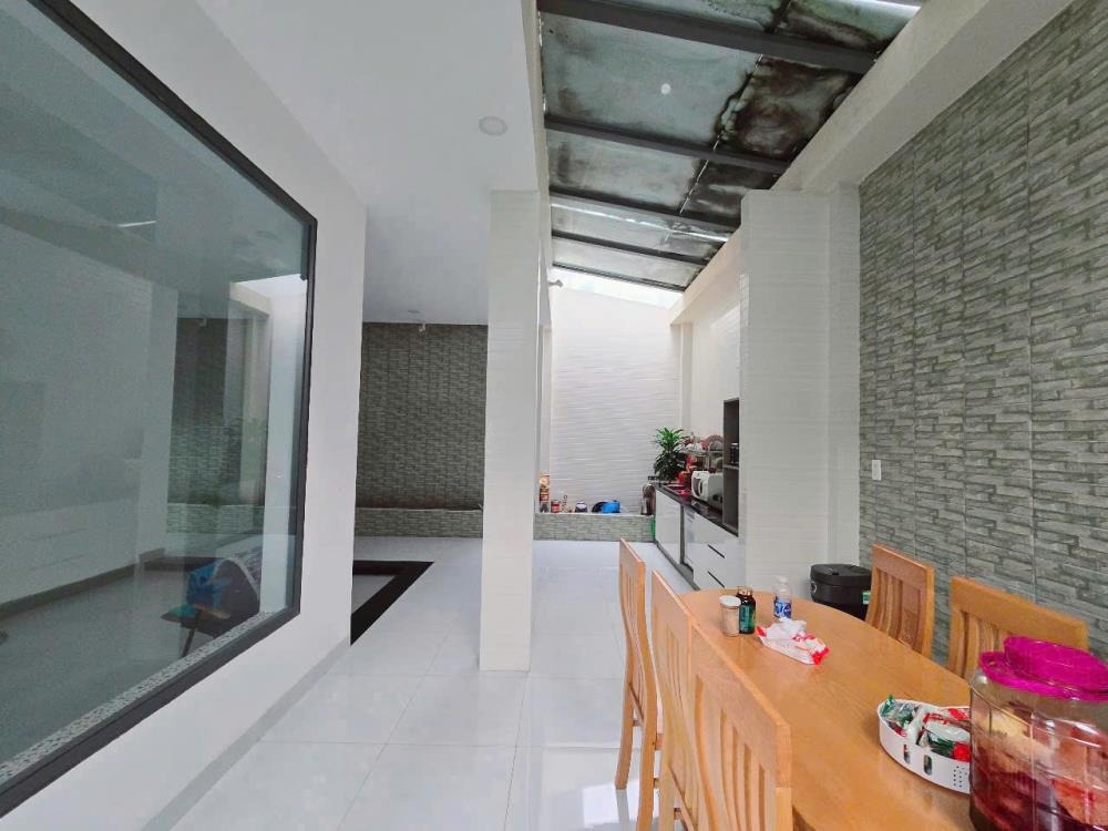 Biệt Thự KDC T30 Phạm Hùng: 1 Trệt 2 Lầu, 10x20m, Giá 18.5 Tỷ