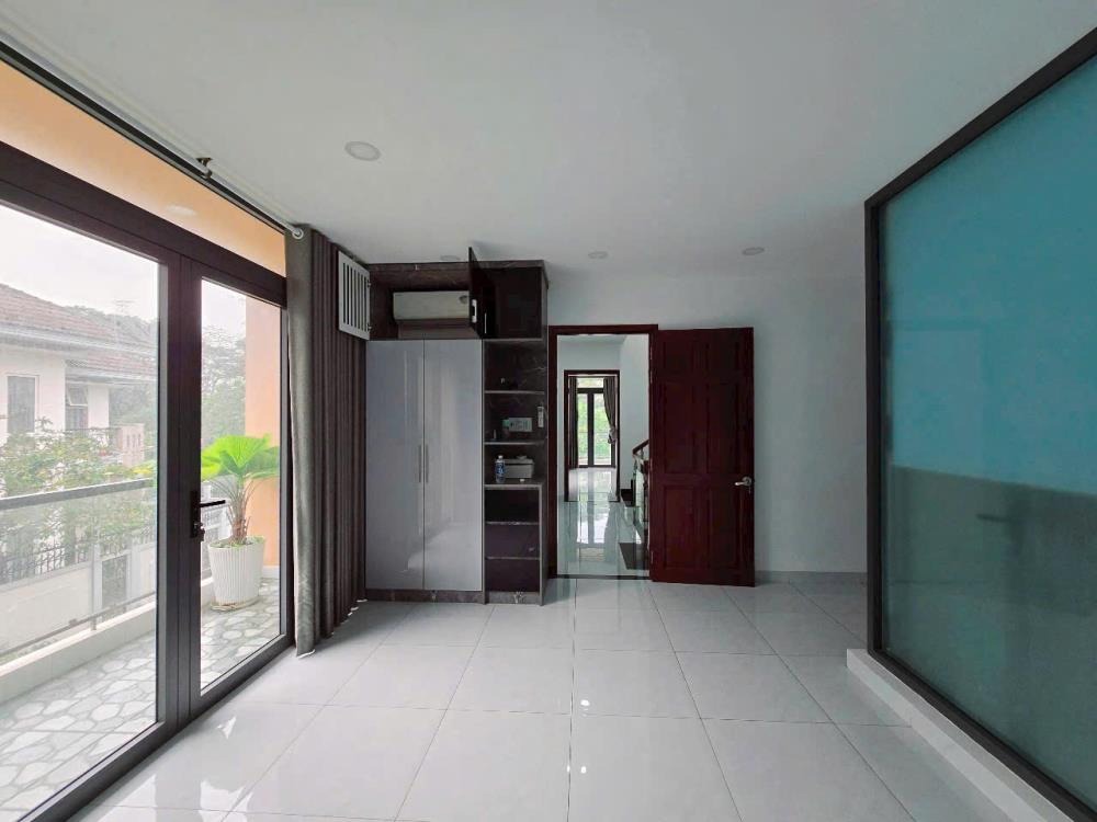 Biệt Thự KDC T30 Phạm Hùng: 1 Trệt 2 Lầu, 10x20m, Giá 18.5 Tỷ