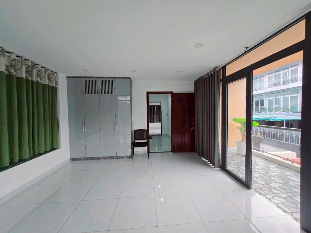 Biệt Thự KDC T30 Phạm Hùng: 1 Trệt 2 Lầu, 10x20m, Giá 18.5 Tỷ