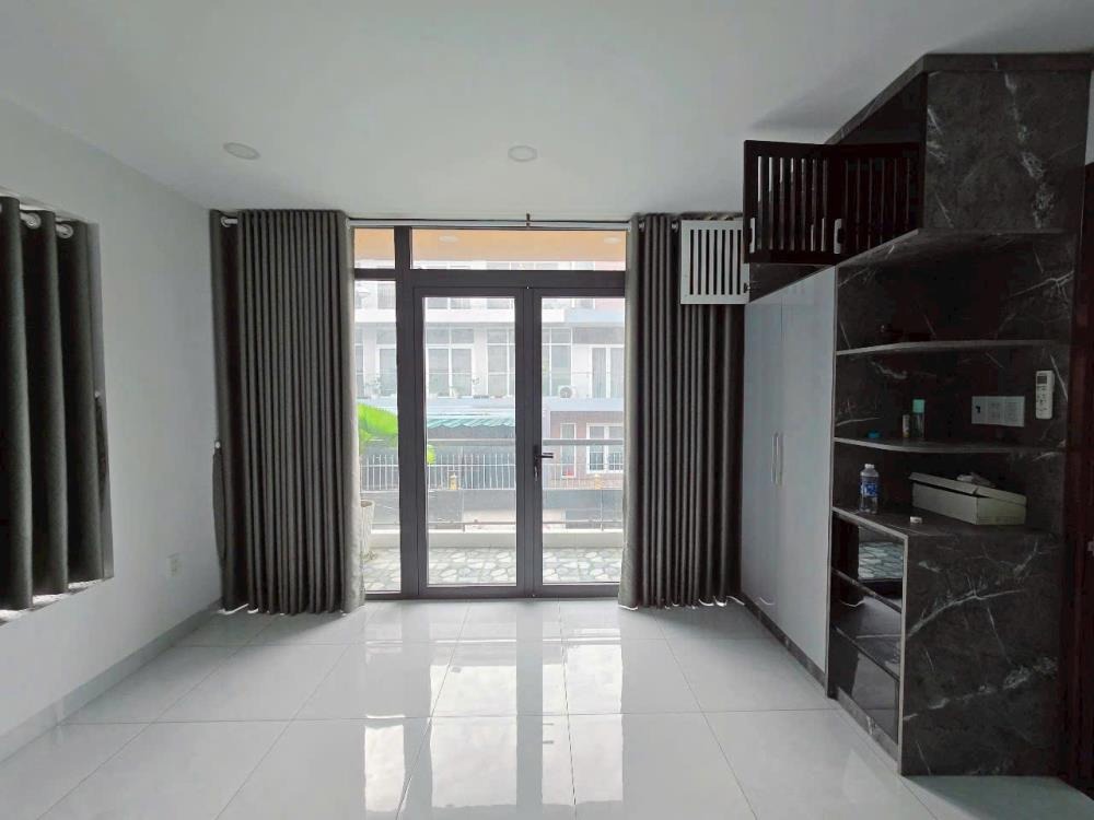 Biệt Thự KDC T30 Phạm Hùng: 1 Trệt 2 Lầu, 10x20m, Giá 18.5 Tỷ