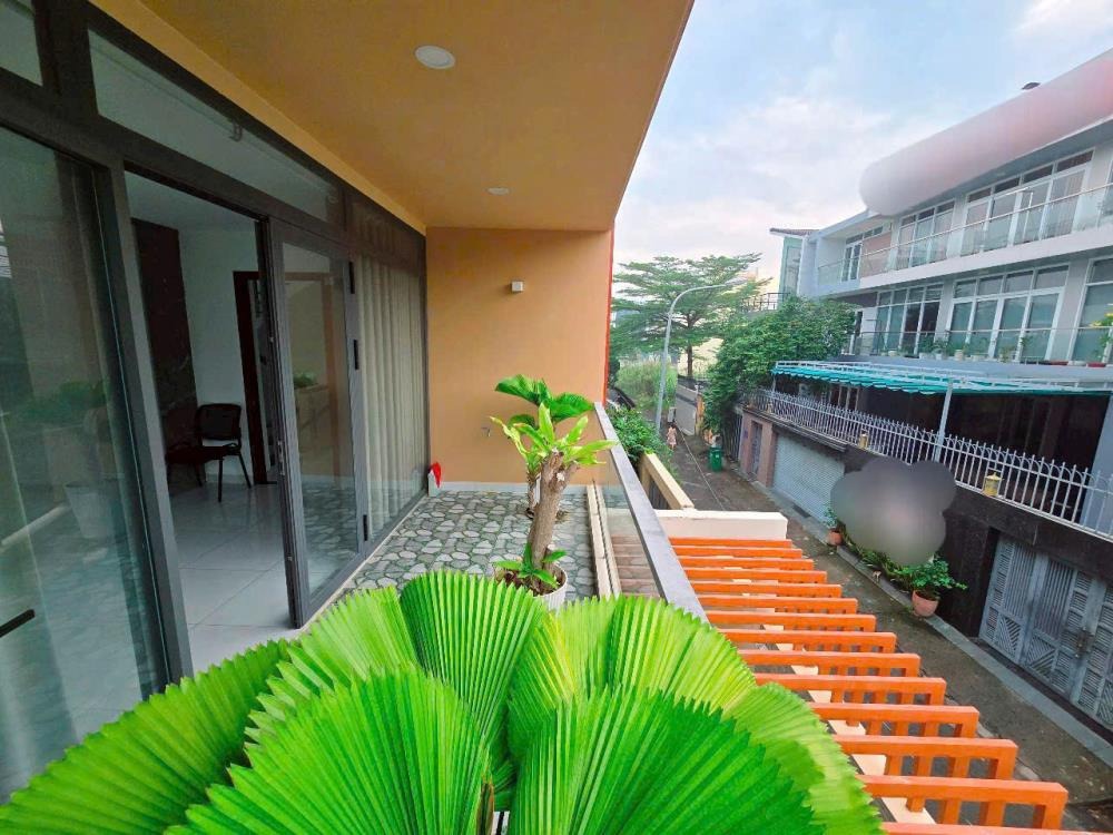 Biệt Thự KDC T30 Phạm Hùng: 1 Trệt 2 Lầu, 10x20m, Giá 18.5 Tỷ
