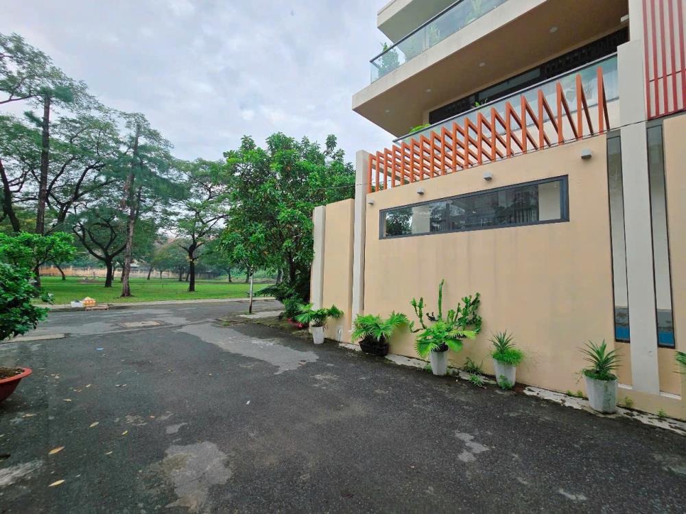 Biệt Thự KDC T30 Phạm Hùng: 1 Trệt 2 Lầu, 10x20m, Giá 18.5 Tỷ