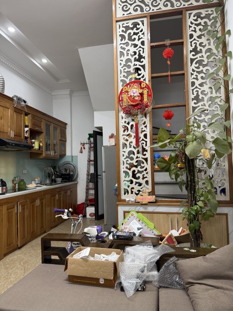 Bán nhà Thạch Bàn, Long Biên: 5 tầng, 40m2, MT 4.5m, ô tô đỗ cửa - 7 tỷ