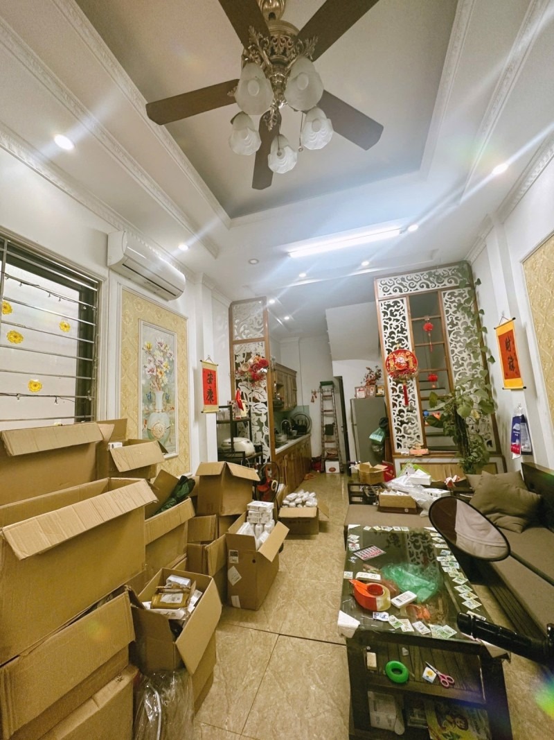 Bán nhà Thạch Bàn, Long Biên: 5 tầng, 40m2, MT 4.5m, ô tô đỗ cửa - 7 tỷ