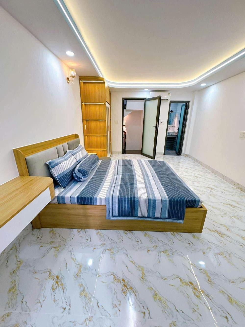 Nhà đẹp 5 tầng, full nội thất, hẻm oto - Nguyễn Thượng Hiền