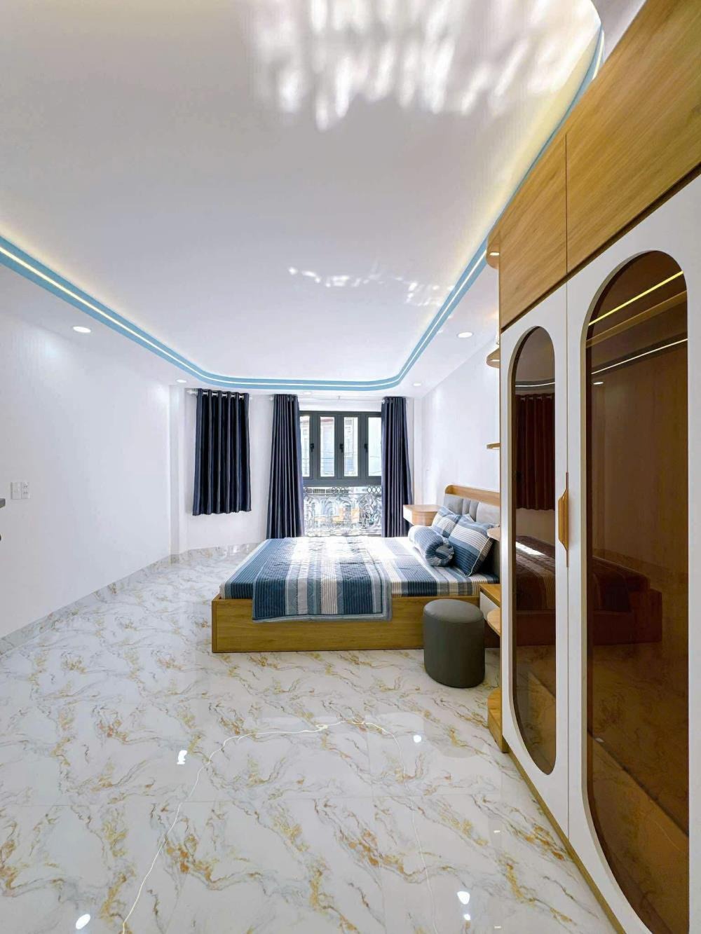 Nhà đẹp 5 tầng, full nội thất, hẻm oto - Nguyễn Thượng Hiền
