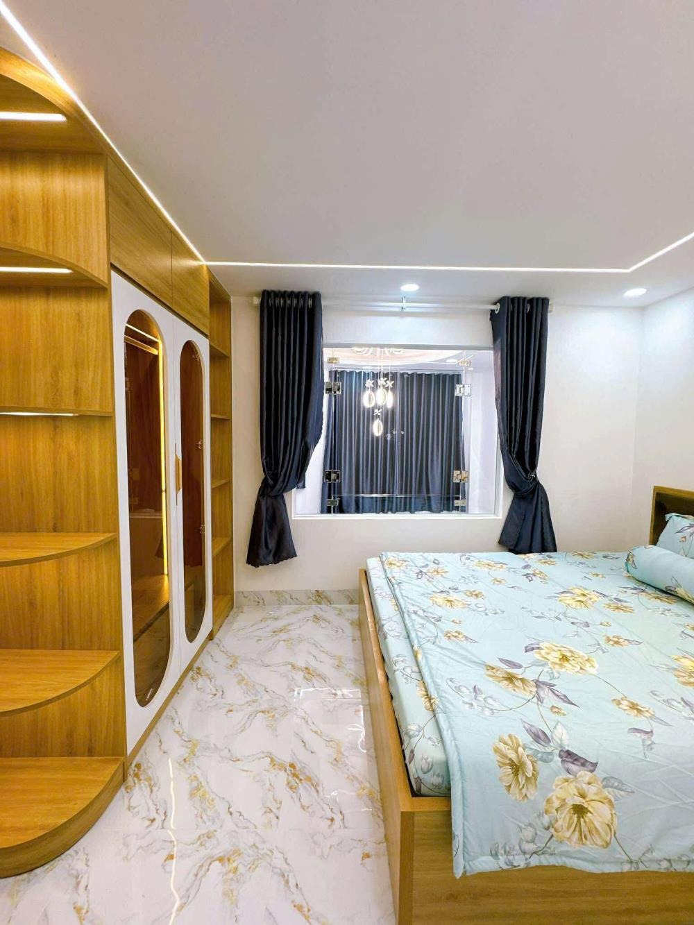 Nhà đẹp 5 tầng, full nội thất, hẻm oto - Nguyễn Thượng Hiền