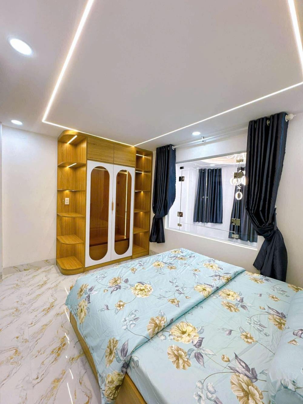 Nhà đẹp 5 tầng, full nội thất, hẻm oto - Nguyễn Thượng Hiền