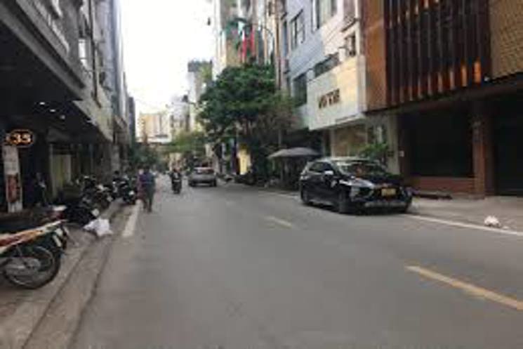 Bán nhà mặt ngõ Văn Cao 105m2. MT 8m. Xây 5 tầng. Ô tô tránh giá 32,8tỷ