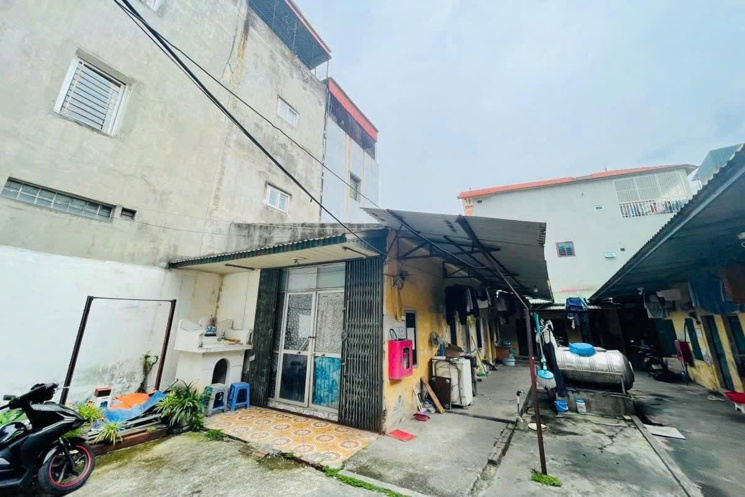Mặt phố Dịch Vọng, 500m2, hiện trạng cấp 4 - Mặt tiền 8m - Giá chào 200 tỷ