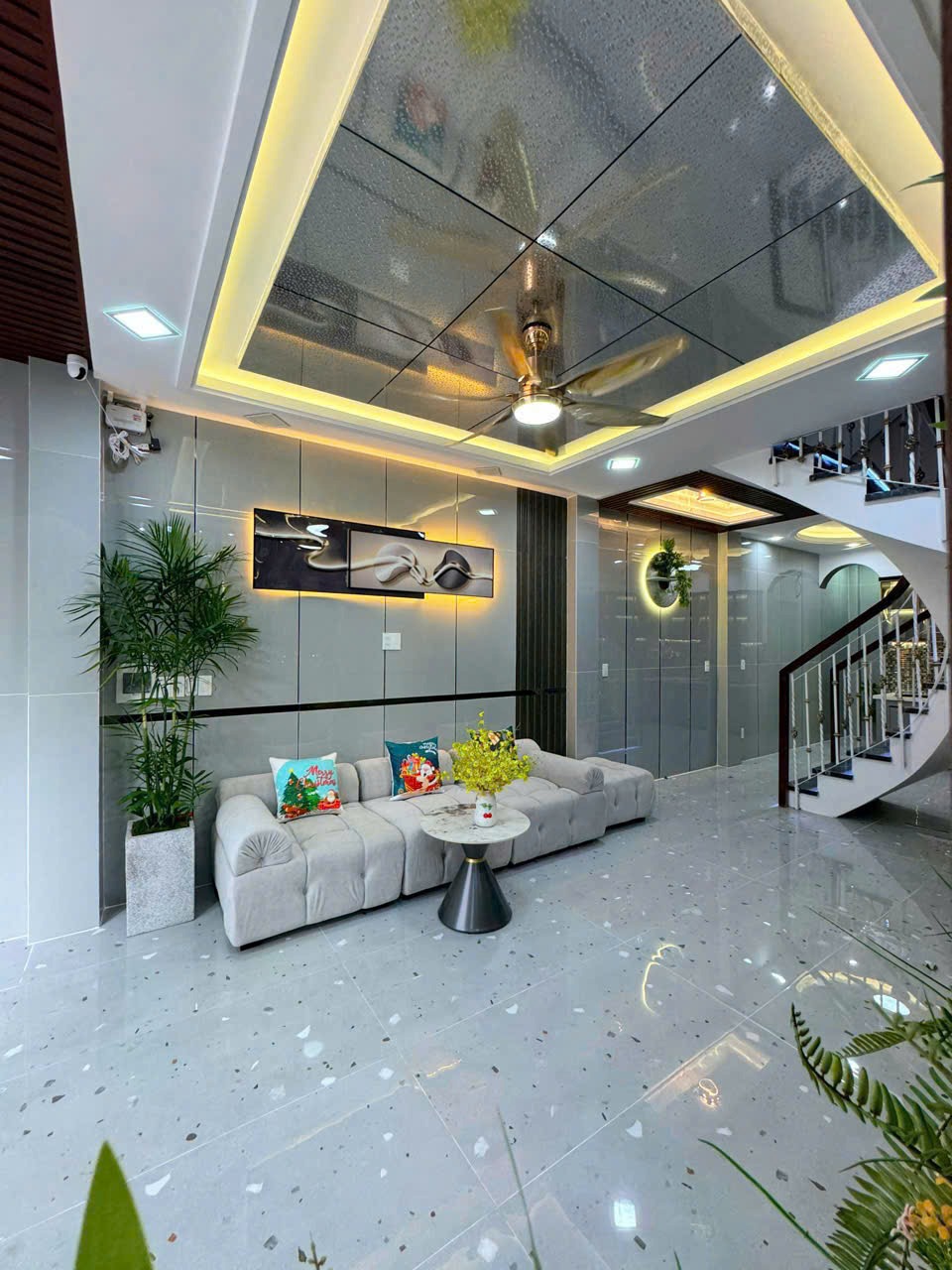 Bán Nhà Quận 6 - 3 Tầng, Full Nội Thất - Vị Trí Đẹp, Giá Tốt