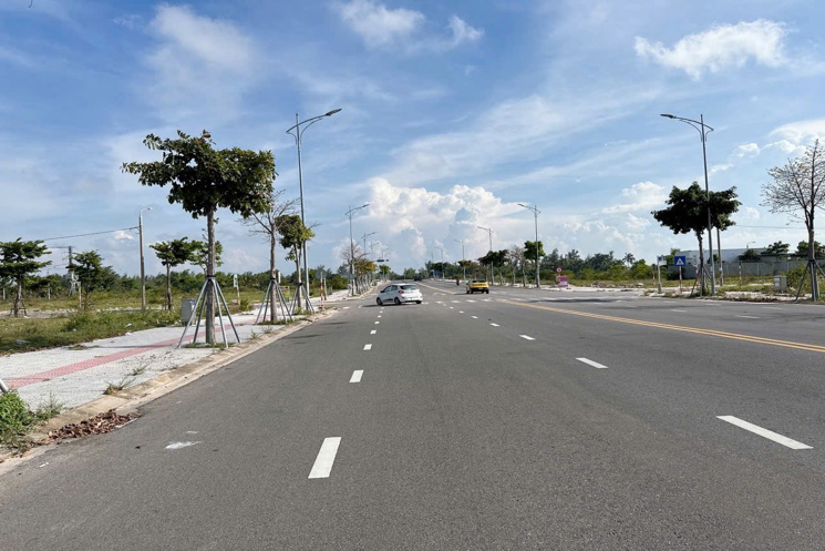 CẦN BÁN LÔ ĐẤT VUÔNG VỨC TẠI HOÀ CƯỜNG