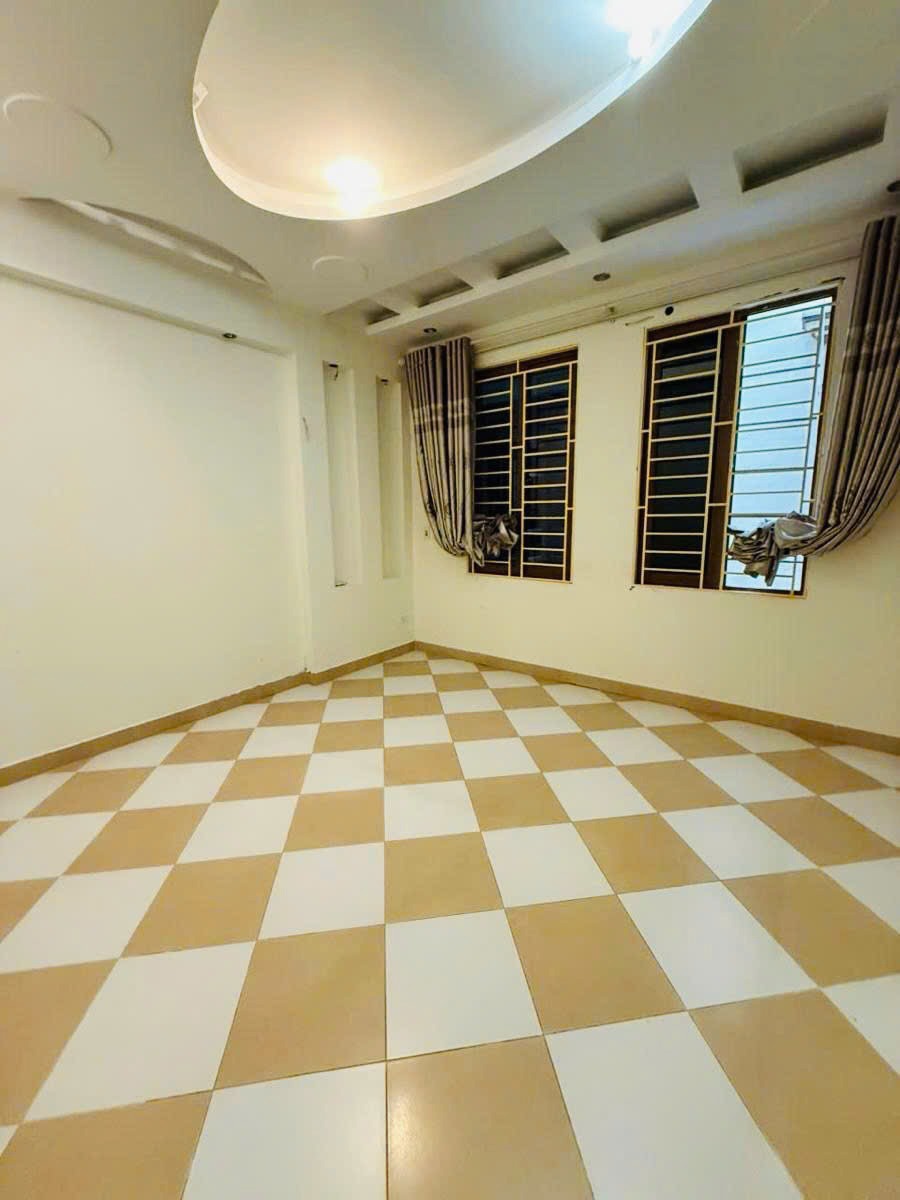 Phân Lô Ô Tô Trung Kính - 42m2, 5 Tầng, Mặt Tiền 4.2m, Giá 15.7 Tỷ