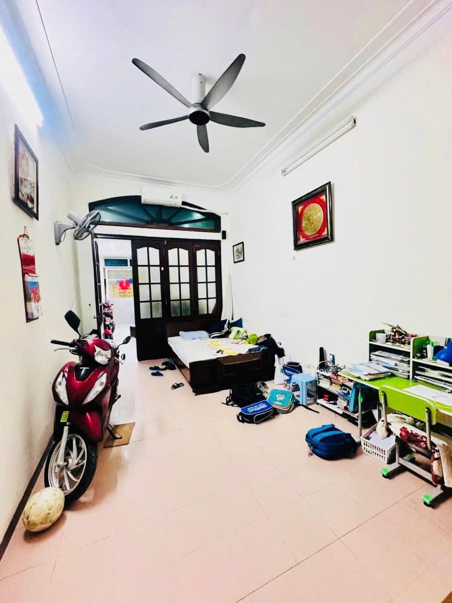 Nhà Mặt Phố Mai Dịch - Cầu Giấy: 70m2, 4 Tầng, Mặt Tiền 3.7m, Giá 23.5 tỷ