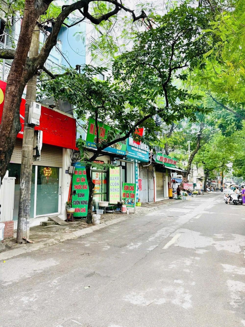Nhà Mặt Phố Mai Dịch - Cầu Giấy: 70m2, 4 Tầng, Mặt Tiền 3.7m, Giá 23.5 tỷ