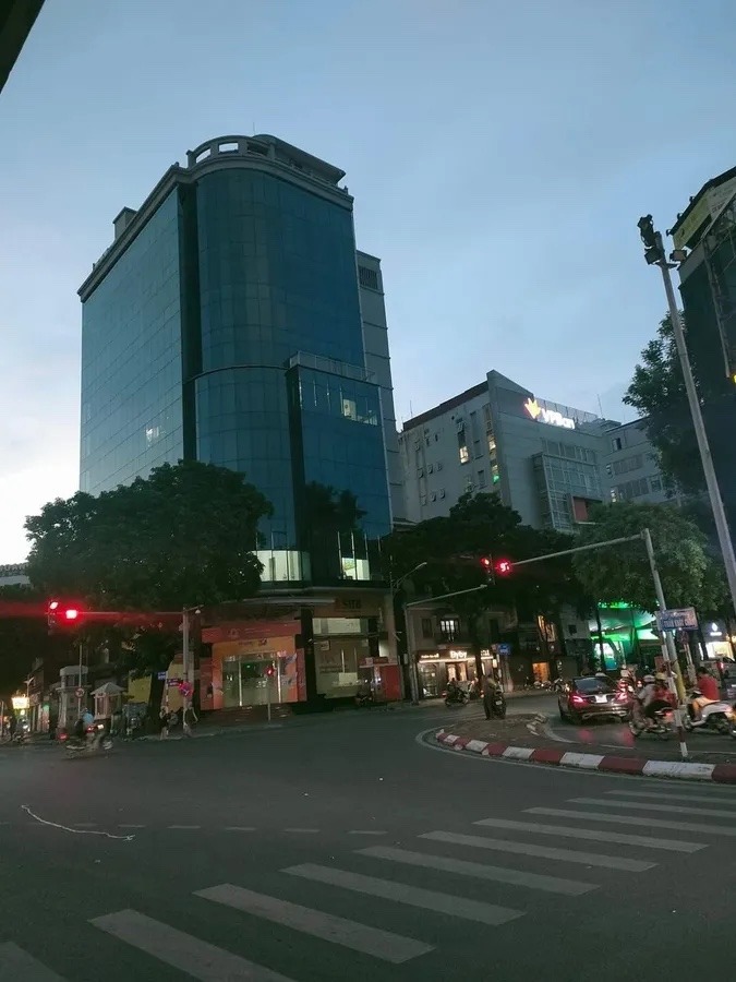 Bán Tòa Văn Phòng Mặt Phố Phạm Văn Đồng, Cầu Giấy - 90m2, 7 Tầng, Giá 55.5 Tỷ