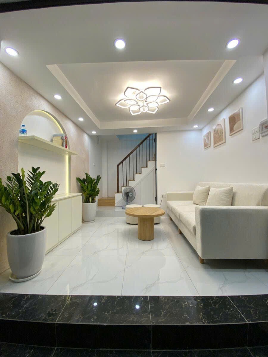 Nhà Đội Cấn - Vị trí đẹp, 5 tầng, giá tốt - Ba Đình