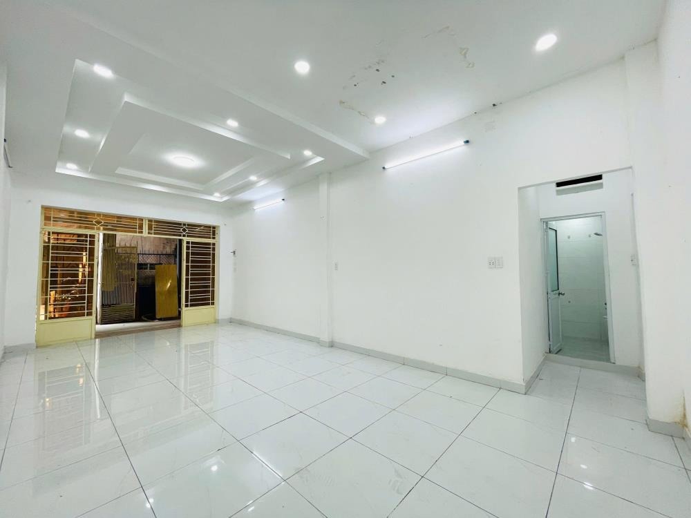 Bán nhà 2 tầng, sát mặt tiền Nguyên Hồng, Bình Thạnh - 4.5 tỷ