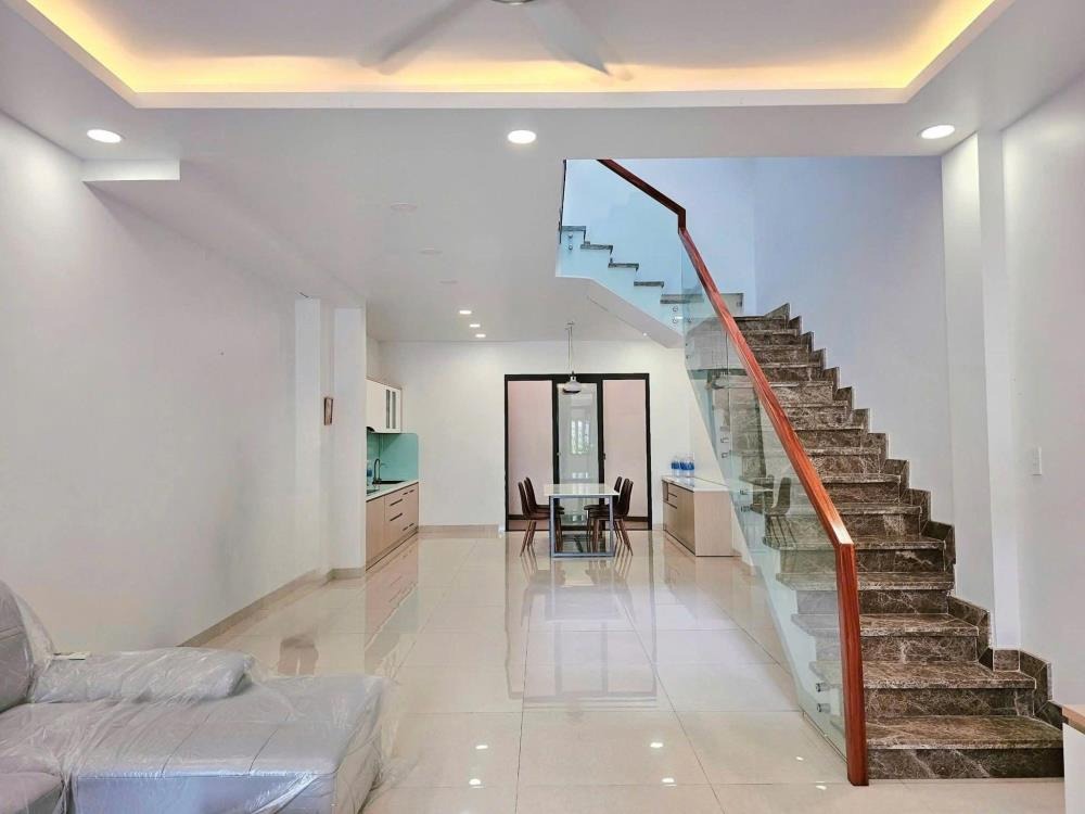Bán Nhà Mặt Tiền Đông Hồ, Tân Bình - 4.5x15m, 2 Mặt Tiền, Giá 10 Tỷ
