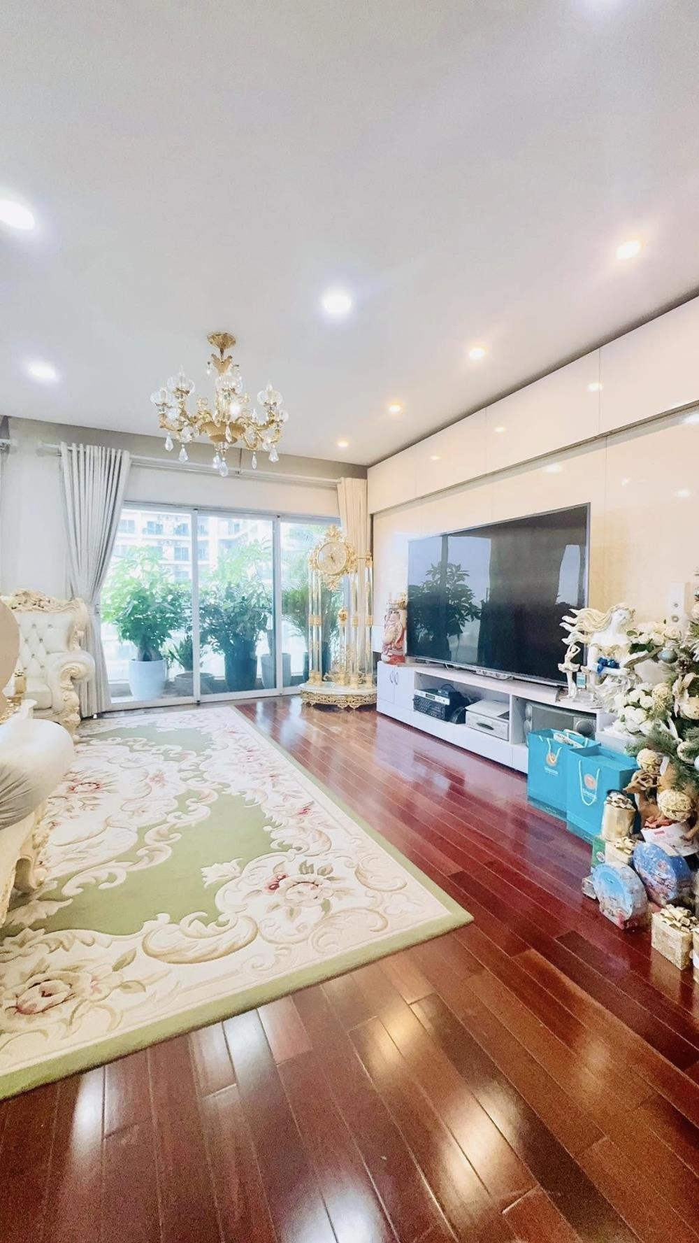 Duplex 305m2 2 Mặt Phố, Lô Góc View Hồ Tây - Giá Sốc!