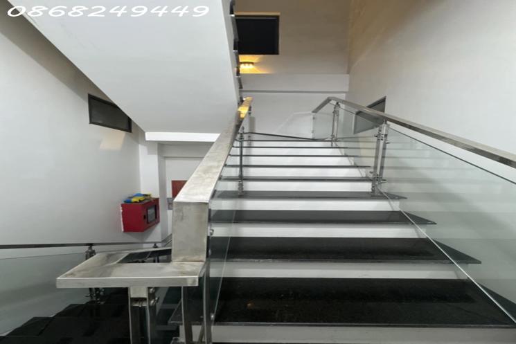 Bán tòa căn hộ 5 tầng gần Hồ Nghinh, sát biển, dòng tiền 30tr/tháng