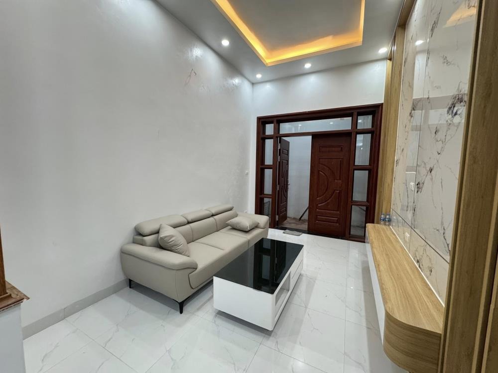 Bán nhà Cầu Giấy 35m2, 5 tầng, Giá 7.5 tỷ - Vị trí đẹp, Ngõ nông, Ô tô gần