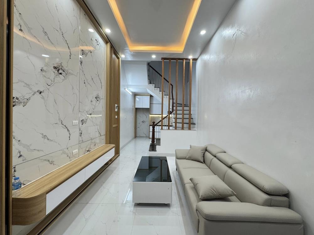 Bán nhà Cầu Giấy 35m2, 5 tầng, Giá 7.5 tỷ - Vị trí đẹp, Ngõ nông, Ô tô gần