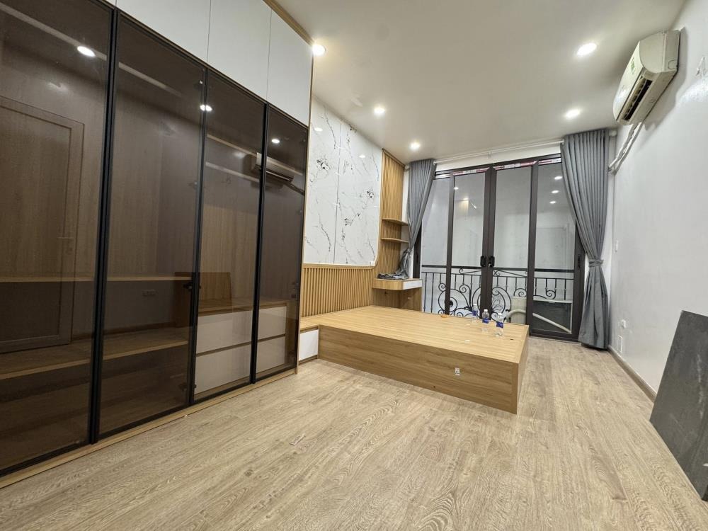 Bán nhà Cầu Giấy 35m2, 5 tầng, Giá 7.5 tỷ - Vị trí đẹp, Ngõ nông, Ô tô gần