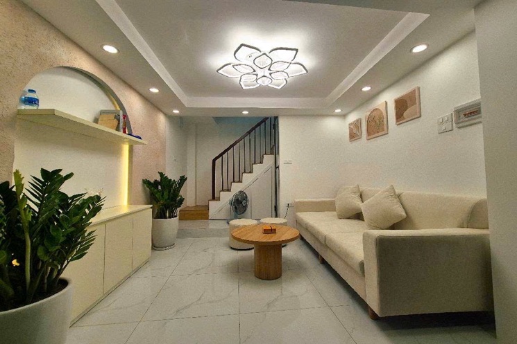 ĐỘI CẤN 16M 5 TẦNG 3 NGỦ GIÁ 4 TỶ 600 NGÕ THÔNG,RỘNG,KINH DOANH