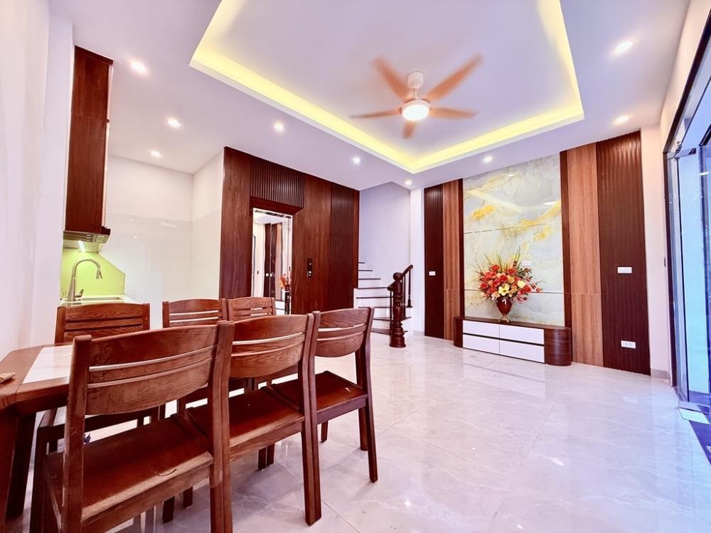Bán nhà Trương Định - Gần Phố, Ô Tô Vào, Thang Máy, 35m2, Giá Tốt