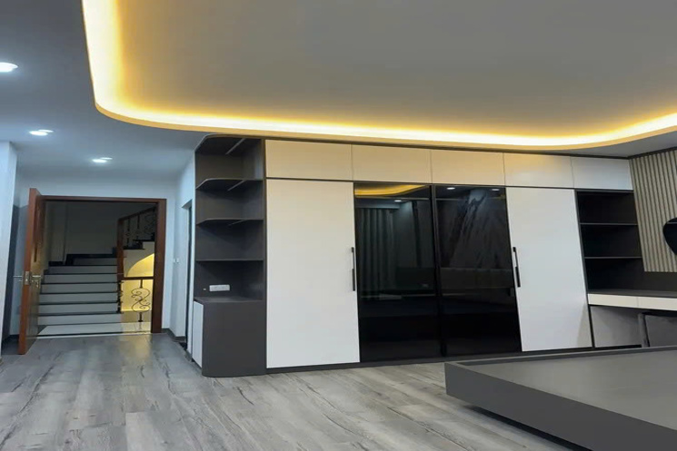 NHÀ MỚI Ô TÔ VÀO NHÀ Phố Ngọc Thụy 50m2 X 6 tầng,mặt tiền 4.6m, 14.5 tỷ Long Biên