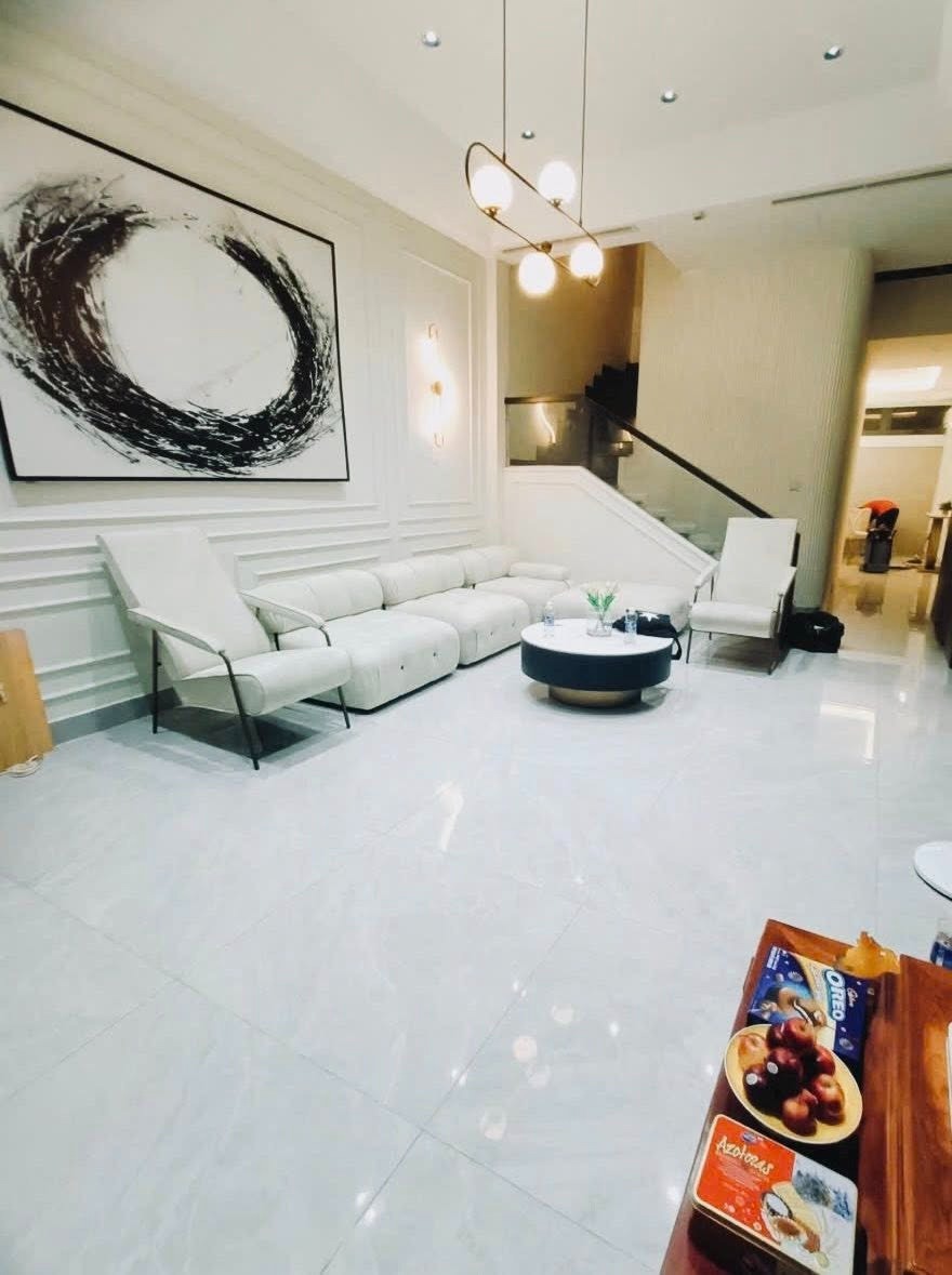 Nhà 80m2 Nở Hậu Phú Nhuận - 4 Tầng, 6 Phòng Ngủ, Giá 9.x Tỷ