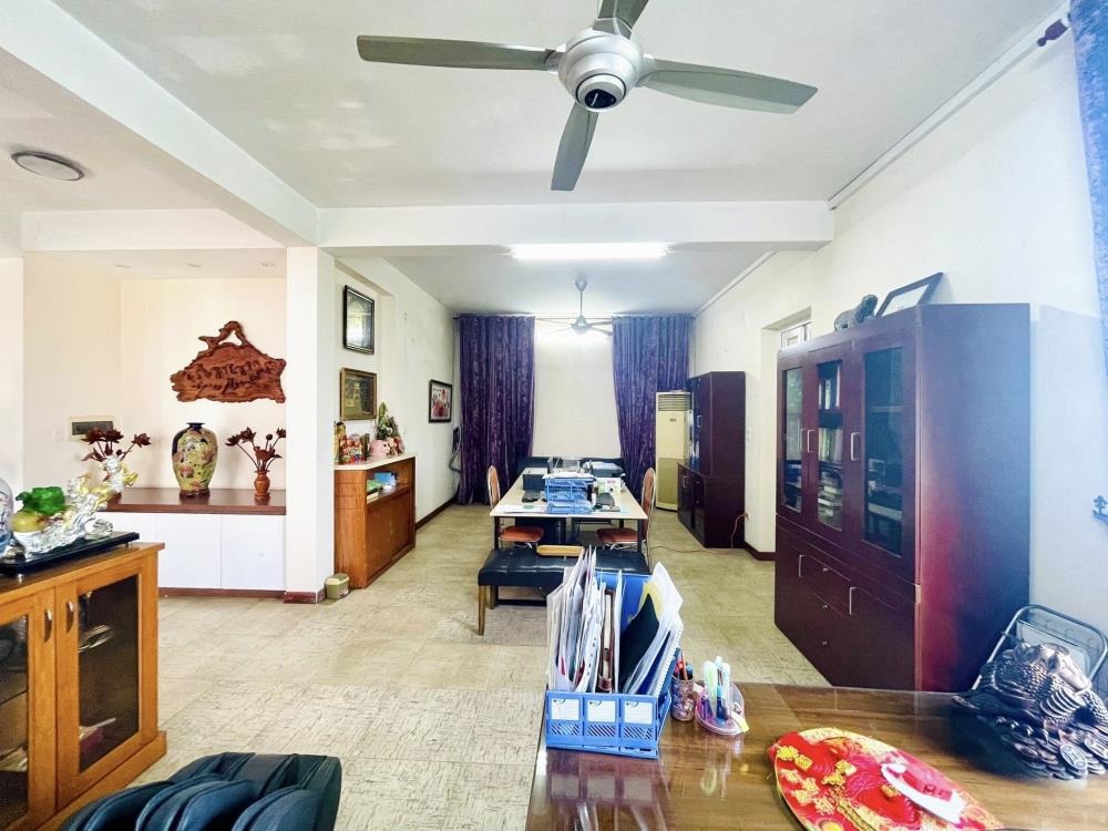 Bán nhà view hồ Long Biên 200m2, 4 tầng, MT 11m - Giá 31 tỷ
