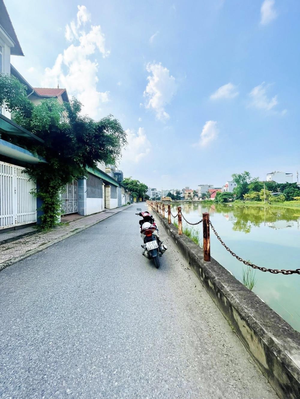 Bán nhà view hồ Long Biên 200m2, 4 tầng, MT 11m - Giá 31 tỷ