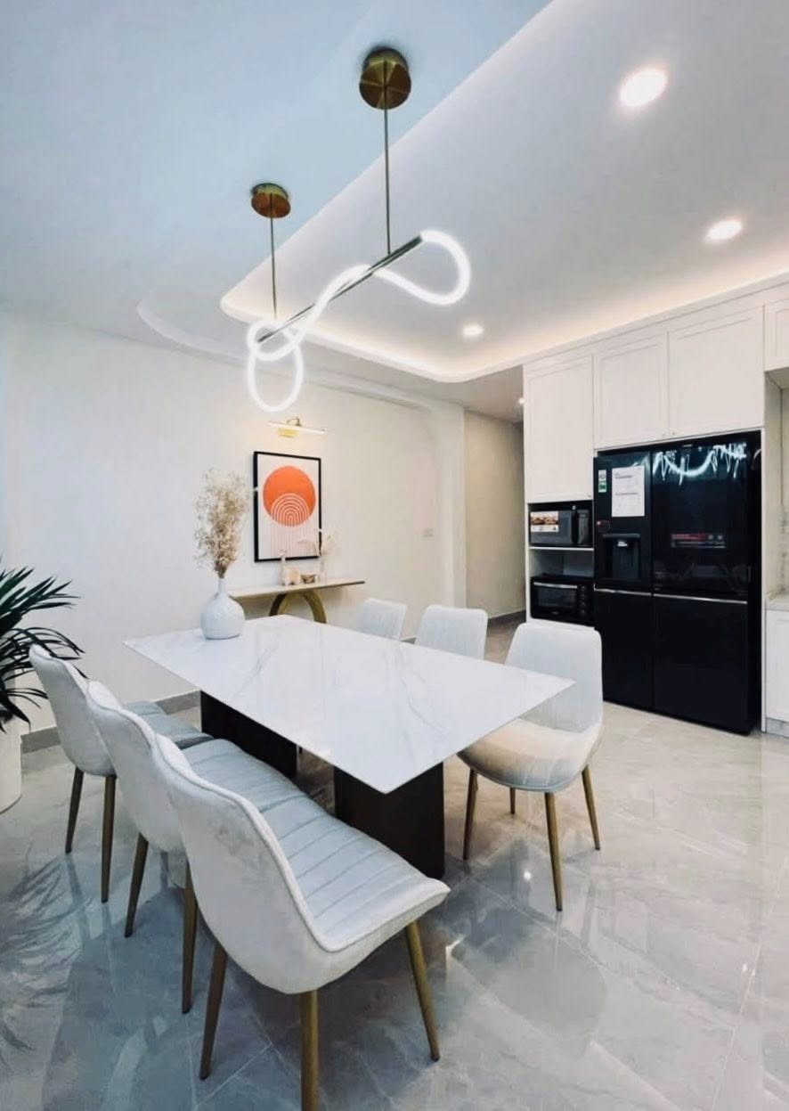 Nhà 80m2 Nở Hậu Phú Nhuận - 4 Tầng, 6 Phòng Ngủ, Giá 9.x Tỷ