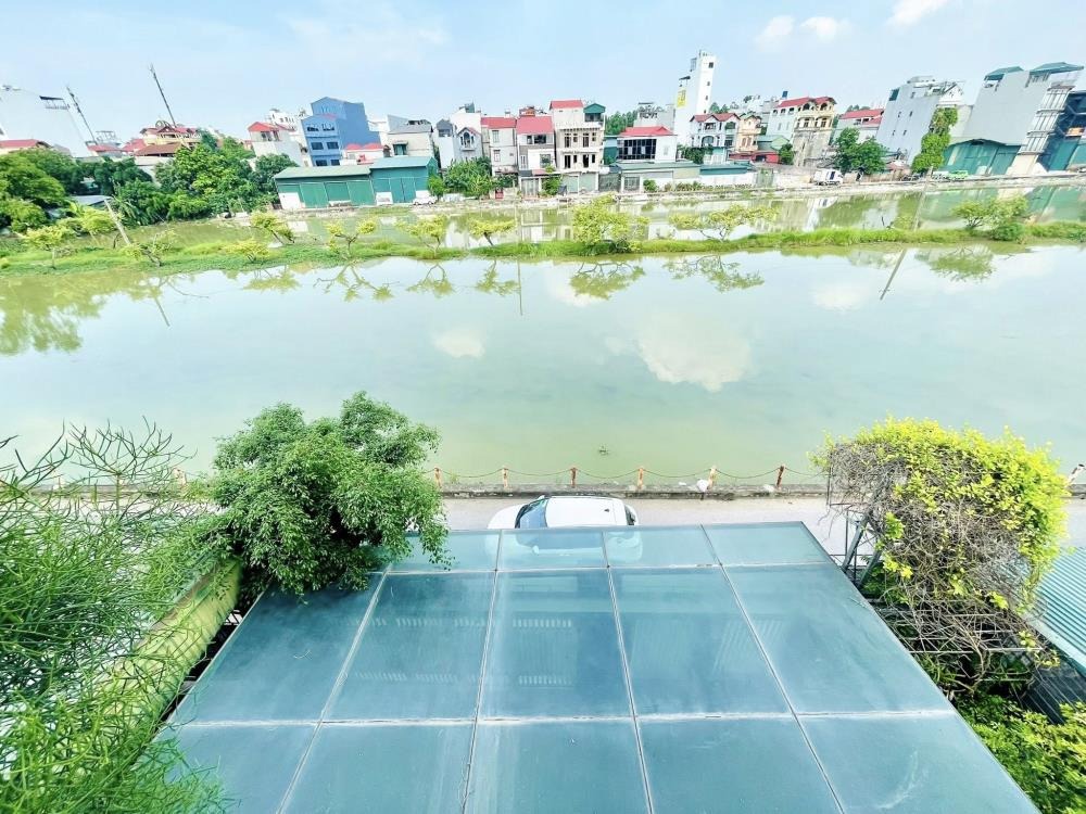 Bán nhà view hồ Long Biên 200m2, 4 tầng, MT 11m - Giá 31 tỷ