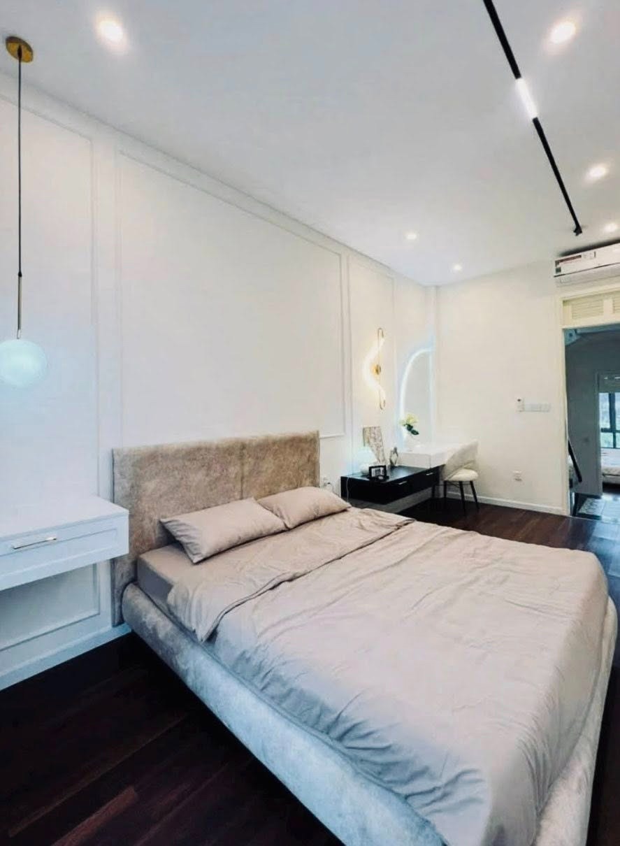 Nhà 80m2 Nở Hậu Phú Nhuận - 4 Tầng, 6 Phòng Ngủ, Giá 9.x Tỷ