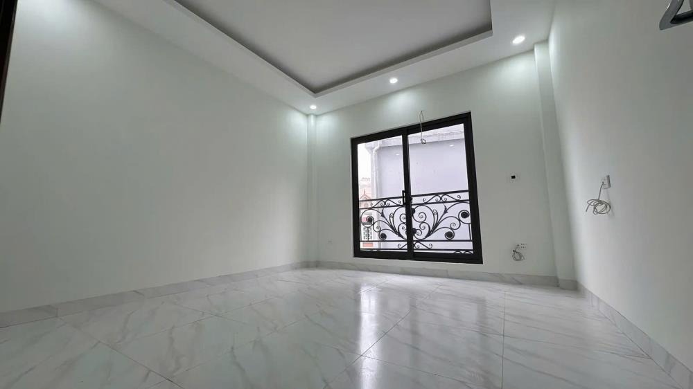 Bán nhà 4 tầng, ngõ ô tô, 40m2, giá 10 tỷ - Vị trí đắc địa gần Linh Đàm