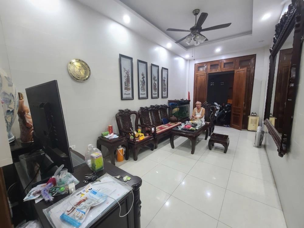 Bán Gấp Nhà Thái Hà - Ô Tô Sát Cửa - 42m2 - Giá 12 Tỷ