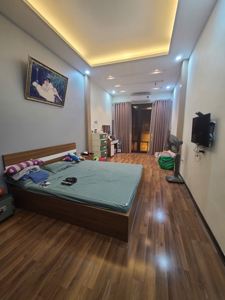 Bán Gấp Nhà Thái Hà - Ô Tô Sát Cửa - 42m2 - Giá 12 Tỷ
