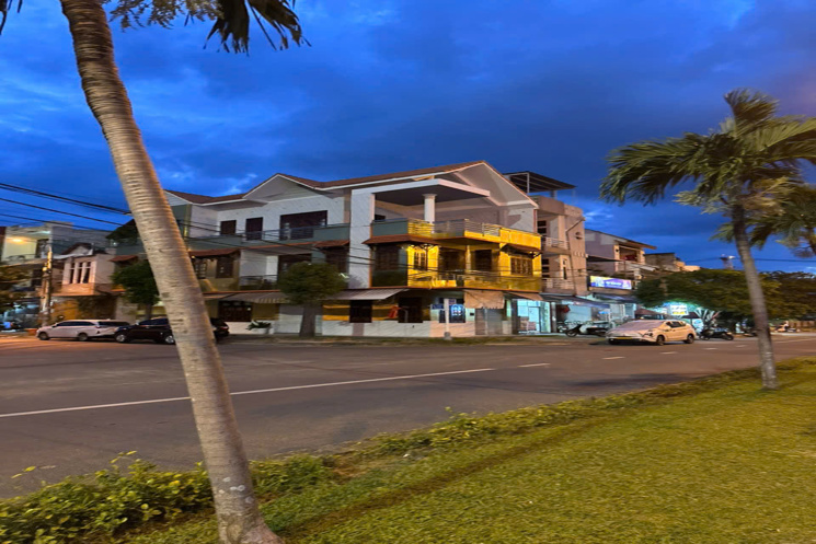 – Biệt thự 3 tầng, 2 mặt tiền kinh doanh, gần khán đài pháo hoa và khu sophau bờ sông hàn và bến du